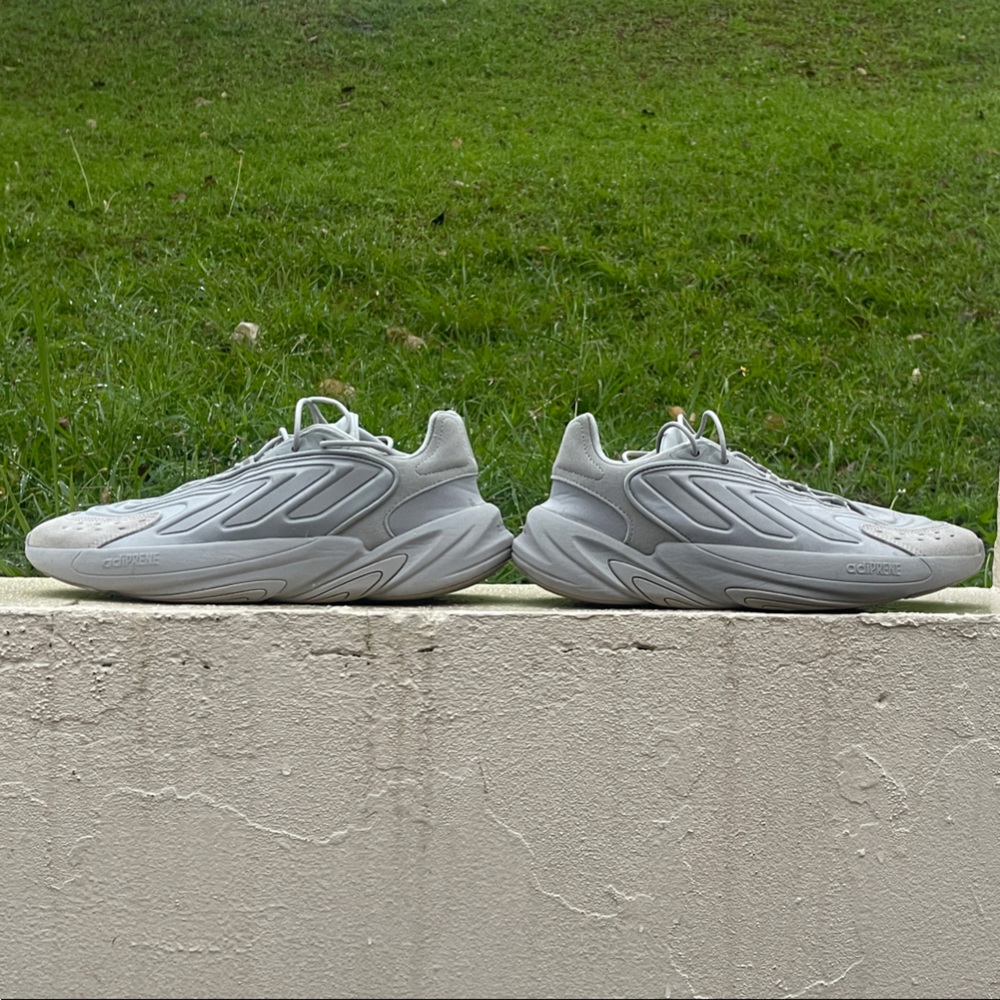 Adidas Men  Gray Athletic Shoes (9.5 )
